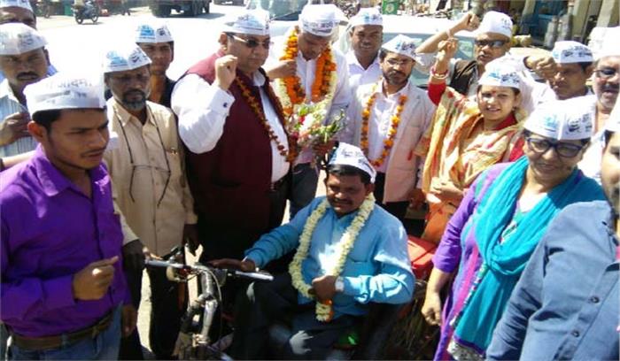 आप पार्टी के सांसद का भव्य स्वागत आप पार्टी के सांसद का भव्य स्वागत