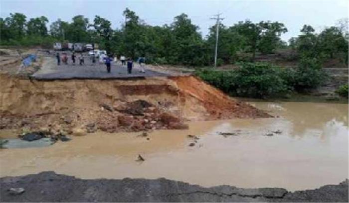 तेज़ बारिश के चलते अंबिकापुर और बिलासपुर मार्ग बंद