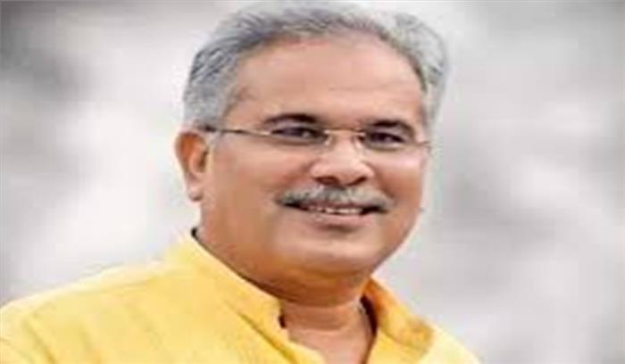 योग दिवस पर भूपेश बघेल ने किया शीर्षासन