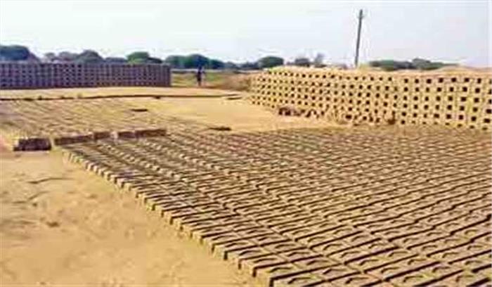 रायगढ़ के 60 मजदूर तेलंगाना के ईट भट्ठे में बंधक रायगढ़ के 60 मजदूर तेलंगाना के ईट भट्ठे में बंधक