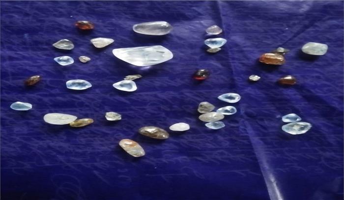 छत्तीसगढ़ में हिरासत में लिया गया ओडिशा का हीरा तस्कर छत्तीसगढ़ में हिरासत में लिया गया ओडिशा का हीरा तस्कर