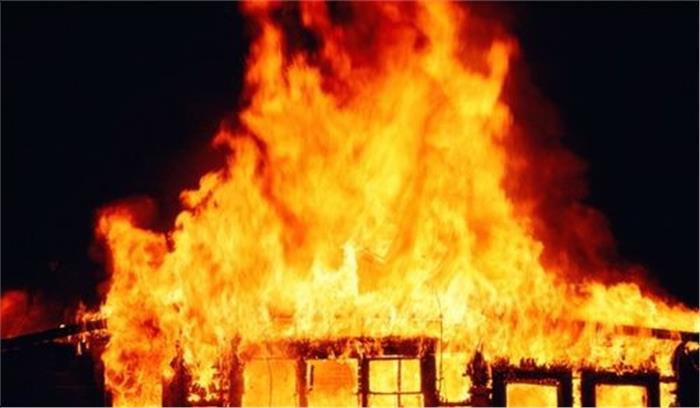 किरंदुल की मुख्य बाजार में आग लगने से छह दुकानें जली