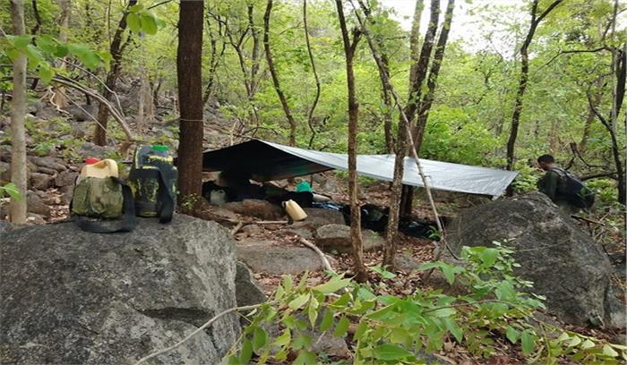 छत्तीसगढ़ : पुलिस का नक्सली कैंप पर हमला, भारी मात्रा में विस्फोटक बरामद