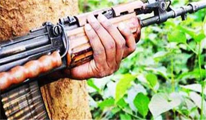 पुलिस और नक्सलियों के बीच मुठभेड़, पिस्टल और विस्फोटक बरामद