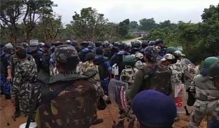 छत्तीसगढ़ में आदिवासियों ने शुरू किया पत्थलगड़ी आंदोलन से दूरी बनाना छत्तीसगढ़ में आदिवासियों ने शुरू किया पत्थलगड़ी आंदोलन से दूरी बनाना