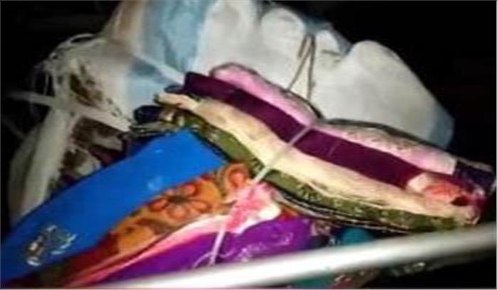 छत्तीसगढ़ :कांग्रेस का साड़ियों से भरा वाहन पकड़ाया