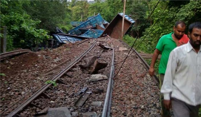छत्तीसगढ़ में नक्सलियों ने उखाड़ी रेल पटरी, आवागमन प्रभावित
