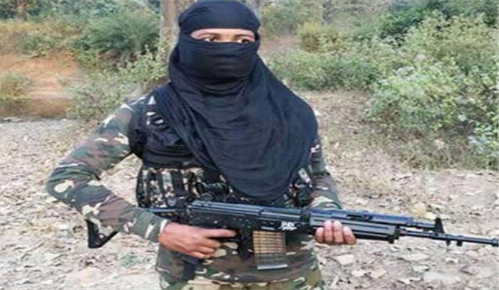 महिला कमांडो एके-47 लेकर निर्माण कार्यों की निगरानी कर रहीं