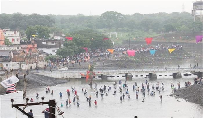 छिंदवाड़ा में गोटमार मेला में चले पत्थरों से 25 घायल