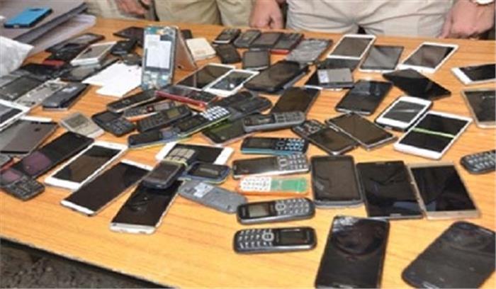 छिंदवाड़ा में गुम व चोरी हुए 84 मोबाइल जब्त छिंदवाड़ा में गुम व चोरी हुए 84 मोबाइल जब्त