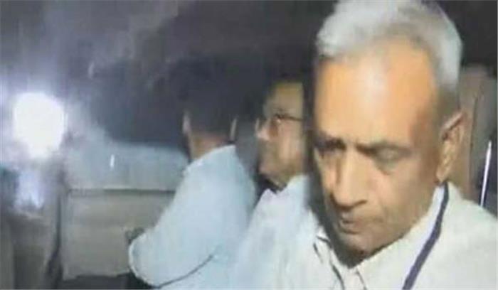 दीवार फांदकर सीबीआई ने चिदंबरम को केिया गिरफ्तार दीवार फांदकर सीबीआई ने चिदंबरम को केिया गिरफ्तार