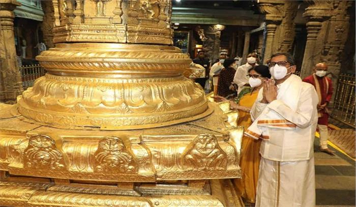 भारत के मुख्य न्यायाधीश एनवी रमण ने तिरुपति मंदिर में किए दर्शन
