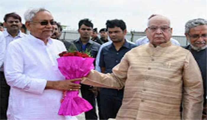 राज्‍यपाल लालजी टंडन मध्‍य प्रदेश के लिए रवाना, सीएम नीतीश ने एयरपोर्ट पर दी विदाई