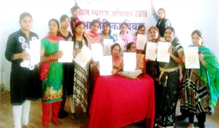 60 महिलाओं को प्रमाण पत्र वितरित