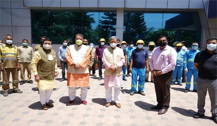 उत्तराखंड के मुख्यमंत्री तीरथ सिंह रावत ने किया ऑक्सीजन प्लांट का निरीक्षण