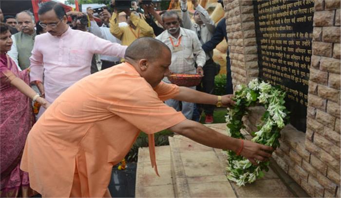 कारगिल विजय दिवस पर CM योगी ने शहीदों के परिवारों को सम्मानित किया