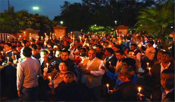 मुख्यमंत्री के सामने मुख्य सचिव से बदसलूकी