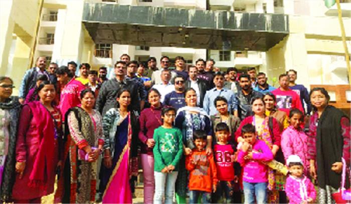 बिल्डर की मनमानी से नाराज खरीदारों ने किया प्रदर्शन