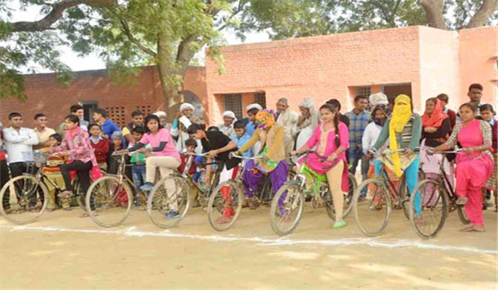 हसनपुर में महिला खेलकूद प्रतियोगिता का आयोजन