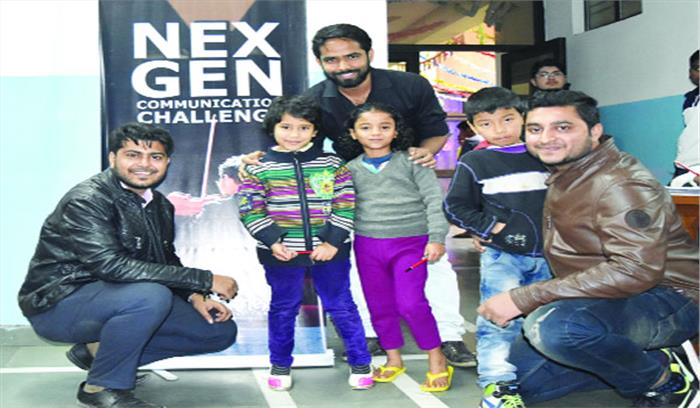 बच्चों ने पेंटिग सहित विभिन्न प्रतियोगिता में लिया हिस्सा