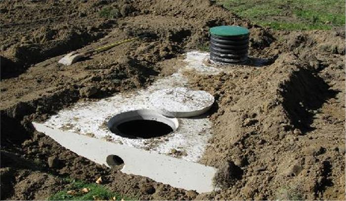 तीन दिन से लापता बच्चे का शव सेप्टिक टैंक से बरामद