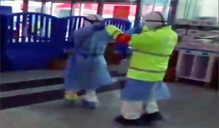 चीन की नर्स, पुलिसकर्मी का डांस करता हुआ वीडियो वायरल