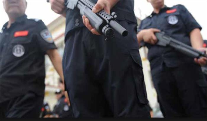 चीन पुलिस ने तस्करों के पेट से बरामद किए मादक पदार्थ