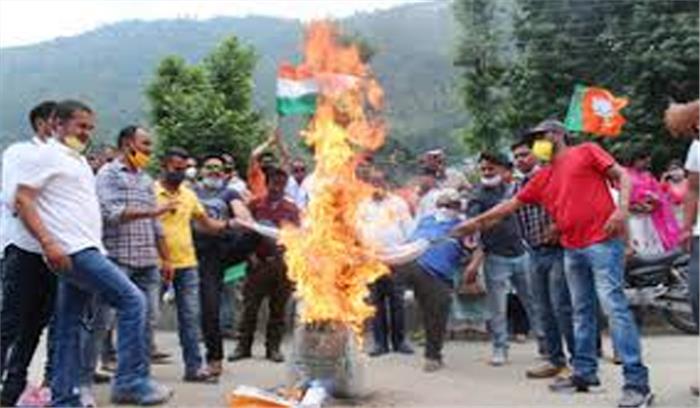 अमरोहा में 20 भारतीय जवानों के शहीद होने पर रोष