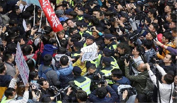 बीजिंग में प्रदर्शन: 67 लोग हिरासत में