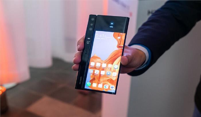 हुआवे प्रति महीने बेच रहा 1 लाख फोल्डेबल मेट एक्स फोन