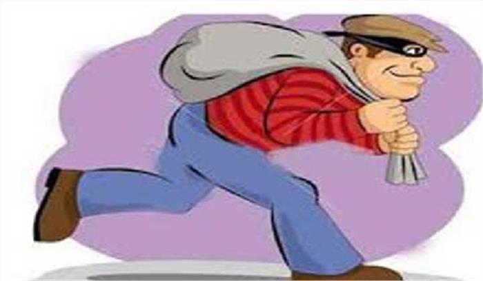 चोरी करने घुसे युवक को घर मालिक ने पकड़ा