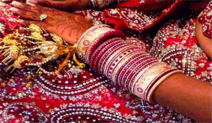 उप्र : मौत के डर से 30 सालों से दुल्हन बनकर रह रहा चिंताहरण! उप्र : मौत के डर से 30 सालों से दुल्हन बनकर रह रहा चिंताहरण!