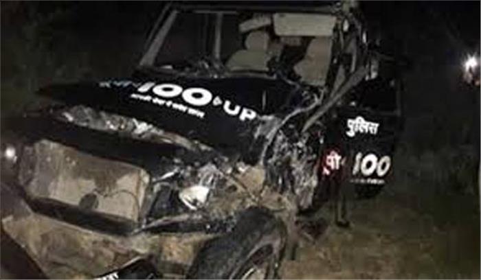 ट्रक ने मारी डायल 100 की जीप को टक्कर ,तीन मर