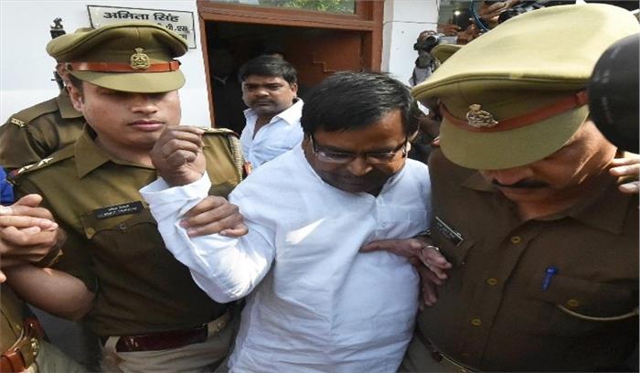 गायत्री प्रजापति मामला : दुष्कर्म पीड़िता का मां पर रुपये लेकर बयान बदलने का आरोप  