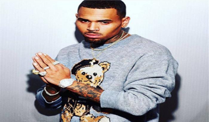 क्रिस ब्राउन ने गायिका रिहाना को जन्मदिन पर हीरे की चेन दी क्रिस ब्राउन ने गायिका रिहाना को जन्मदिन पर हीरे की चेन दी