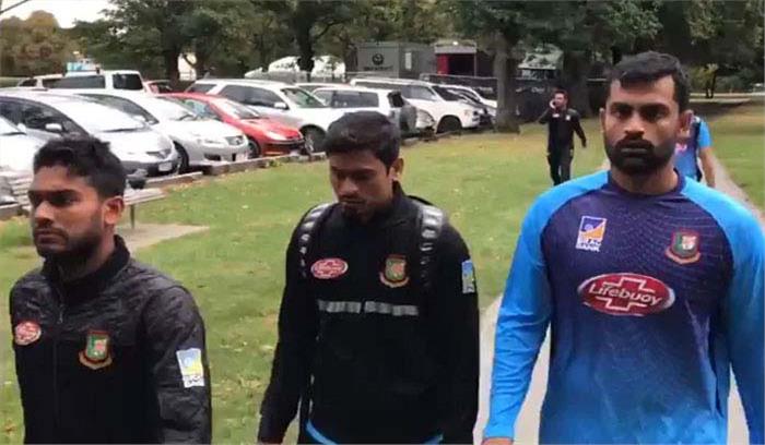 न्यूजीलैंड हमला : बाल-बाल बची बांग्लादेश क्रिकेट टीम, मस्जिद में हुई अंधाधुंध फायरिंग न्यूजीलैंड हमला : बाल-बाल बची बांग्लादेश क्रिकेट टीम, मस्जिद में हुई अंधाधुंध फायरिंग