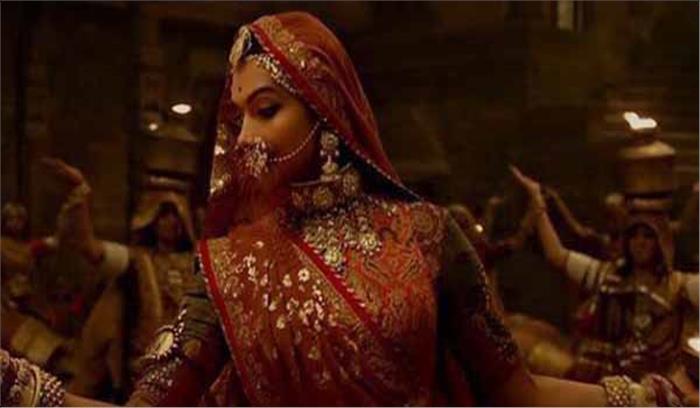 सिनेमा घर में पद्मावती का ट्रेलर दिखाए जाने पर हंगामा सिनेमा घर में पद्मावती का ट्रेलर दिखाए जाने पर हंगामा