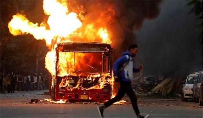 नागरिकता कानून के खिलाफ पटना में हंगामा, पुलिस पोस्ट फूंके