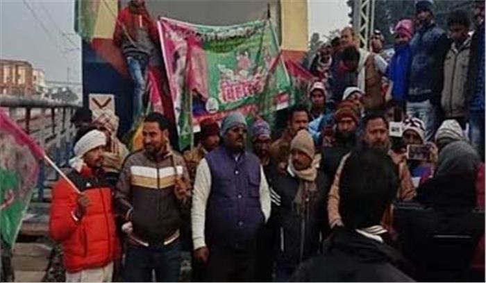 बिहार बंद से जनजीवन प्रभावित, कई स्थानों पर रेल, सड़क मार्ग बाधित