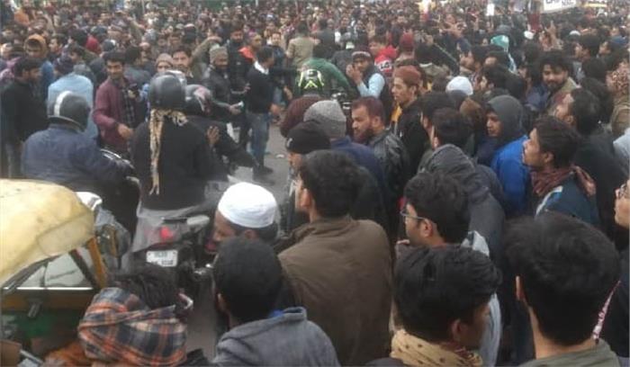 सीएए : दरियागंज में आगजनी, तोड़फोड़ करने पर 10 गिरफ्तार 