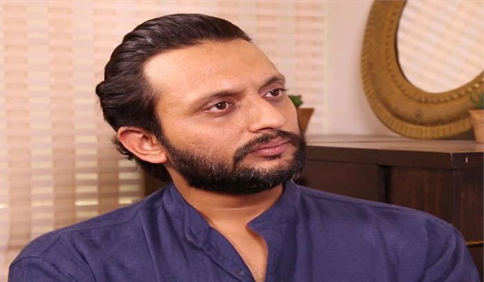 सीएए विरोधी प्रदर्शनकारियों के बीच नया साल मनाएंगे जीशान अय्यूब