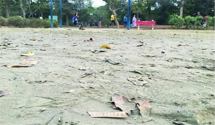 शहर की हरियाली को लगा ग्रहण अधिकारियों की जेब रही हरी