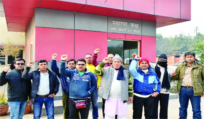 कोतवाली सेक्टर-49 में खरीदारों ने किया प्रदर्शन