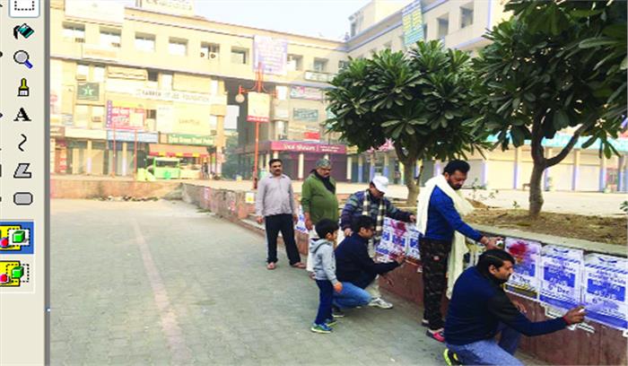 एक्टिव सिटिजन टीम ने पोस्टर में छपे नंबरों को बदरंग करने का शुरू किया अभियान एक्टिव सिटिजन टीम ने पोस्टर में छपे नंबरों को बदरंग करने का शुरू किया अभियान