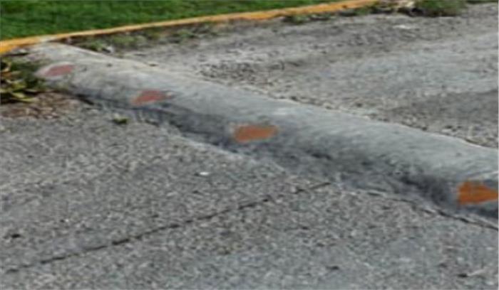 शहर के स्पीड ब्रेकर बन रहे जानलेवा शहर के स्पीड ब्रेकर बन रहे जानलेवा