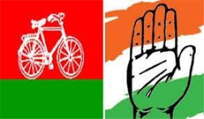 मोदी के दौरे के विरोध में सपा और कांग्रेस ने किया प्रदर्शन मोदी के दौरे के विरोध में सपा और कांग्रेस ने किया प्रदर्शन