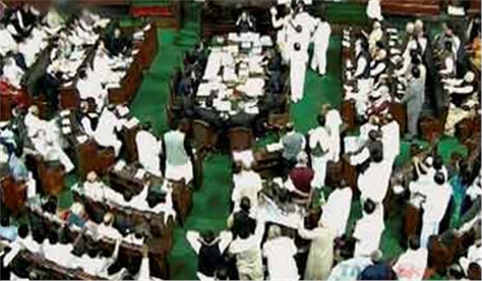 ‘मनमाने’ हवाई किराये पर लोकसभा में जमकर हंगामा ‘मनमाने’ हवाई किराये पर लोकसभा में जमकर हंगामा