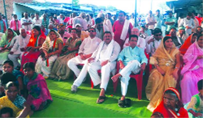 विकास खोजो यात्रा में कांग्रेसियों ने सरकार पर बोला हमला