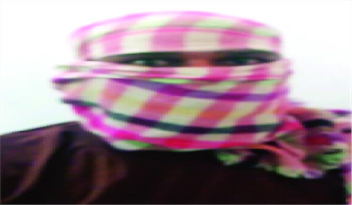 महिला पर पति ने ही चेहरा छिपाकर किया था हमला