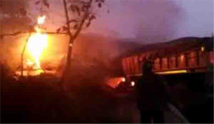 मध्यप्रदेश :कपास से भरे एक ट्रक में लगी आग
